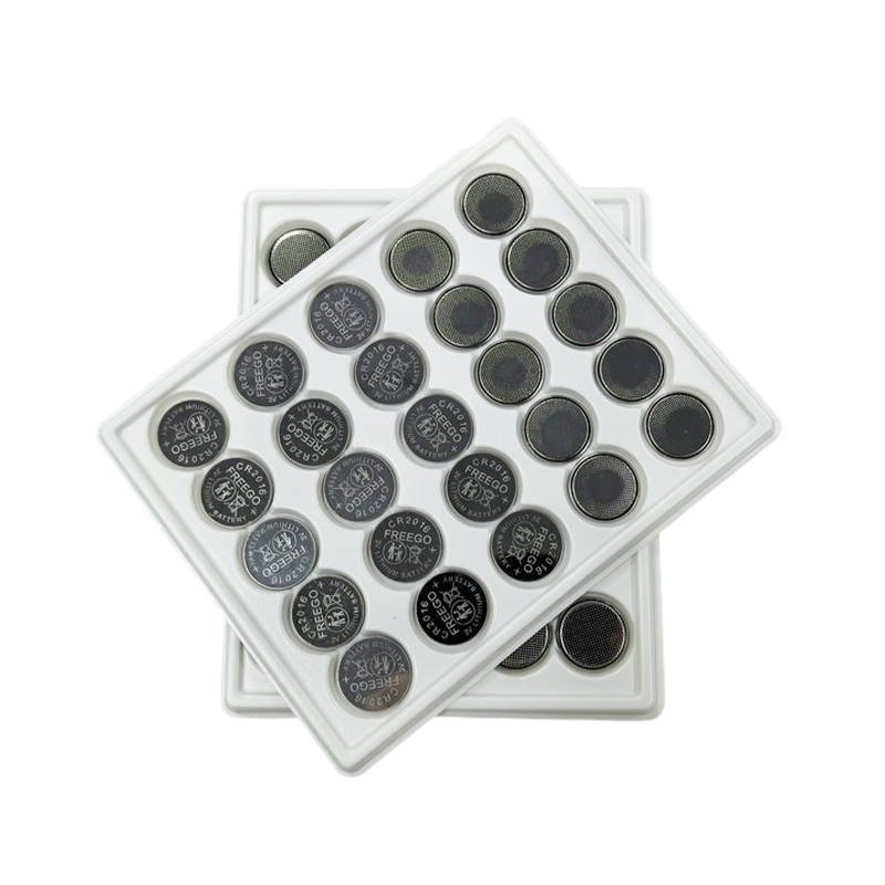 How can the precise spacing between the positive and negative terminals be ensured in button battery manufacturing to reduce internal resistance loss?